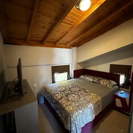 Neli * Néos Marmarás